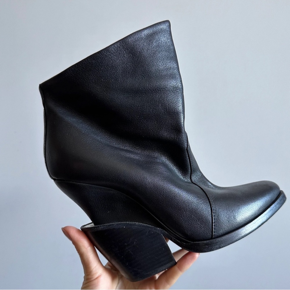 Theyskens theory black leather boots